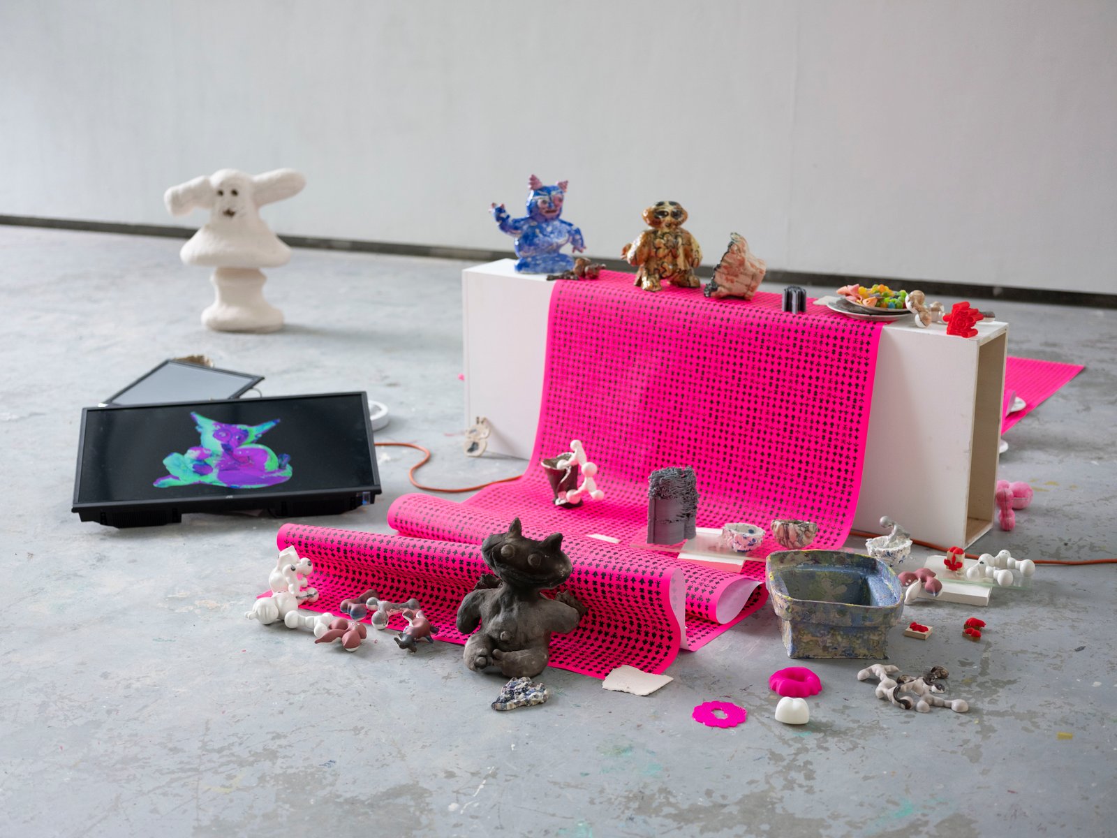 Installation view: maniaka glitchoss, 2023. Photo: Anna Haillot.